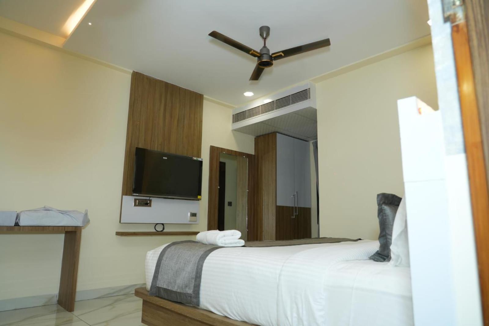 Hotel Phoenix Grand Visakhapatnam Ngoại thất bức ảnh