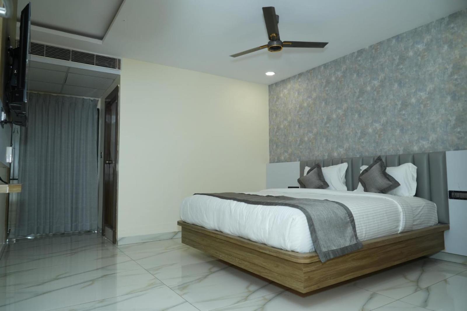 Hotel Phoenix Grand Visakhapatnam Ngoại thất bức ảnh